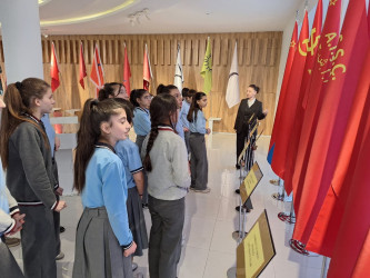 9 Noyabr - Dövlət Bayrağı Günü ərəfəsində məktəblilərin Dövlət Rəmzləri Muzeyinə ekskursiyaları təşkil edilib