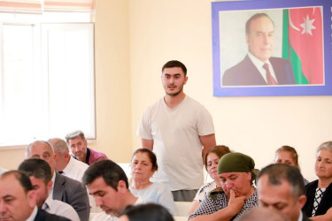 Şəki Şəhər İcra Hakimiyyətinin başçısı Elxan Usubov Cəyirli kəndində səyyar qəbul keçirib.