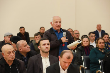 Şəki Şəhər İcra Hakimiyyətinin başçısı Elxan Usubov Baş Zəyzid kəndinin sakinləri ilə görüşüb