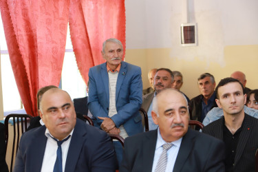 Şəki Şəhər İcra Hakimiyyətinin başçısı Elxan Usubov Daşüz kəndində səyyar qəbul keçirib
