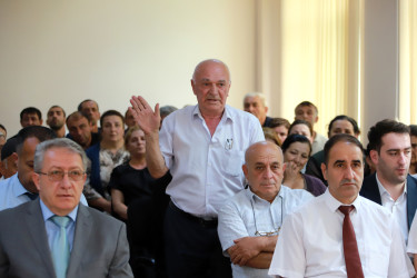 Şəki Şəhər İcra Hakimiyyətinin başçısı Elxan Usubov Şin kəndinin sakinləri ilə görüşüb