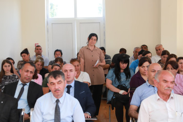 Göybulaq kəndində Şəki Şəhər İcra Hakimiyyətinin başçısı Elxan Usubovun  sakinlərlə görüşü keçirilib.