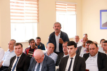 Şəki Şəhər İcra Hakimiyyətinin başçısı Elxan Usubov Cəyirli kəndində səyyar qəbul keçirib.