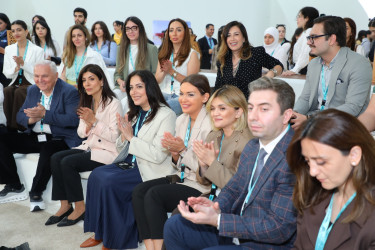 Şəki Şəhər İcra Hakimiyyətinin başçısı Elxan Usubov WUF13 çərçivəsində keçirilən şəhərlərdə “Məhəllə tipli” yaşayış mühitinin dayanıqlığının gücləndirilməsi və ictimai məkanların yenidən formalaşdırılmasına həsr olunmuş tədbirdə iştirak etmişdir.