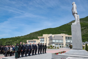 Şəkidə Ulu Öndər Heydər Əliyevin anadan olmasının 102-ci ildönümü qeyd olunub