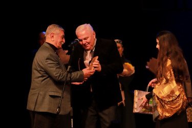 Şəki festivalında Qazaxıstan teatrı tamaşaçılara Bəxtiyar Vahabzadənin əsərini təqdim edib