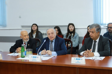 Xalq şairi Bəxtiyar Vahabzadənin 100 illiyinə həsr olunmuş konfrans keçirilib