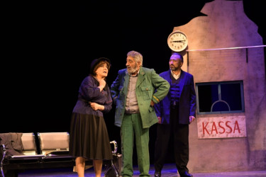 Milli Teatr Günündə Şəki teatrında yeni tamaşaya ictimai baxış olub