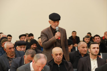 Şəki Şəhər İcra Hakimiyyətinin başçısı Elxan Usubov Baş Zəyzid kəndinin sakinləri ilə görüşüb