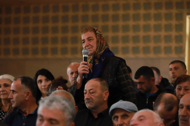 Şəki Şəhər İcra Hakimiyyətinin başçısı Elxan Usubov Turan qəsəbəsində səyyar qəbul keçirib