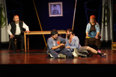 Şəki teatrında “Varlı qadın” tamaşasına ictimai baxış olub