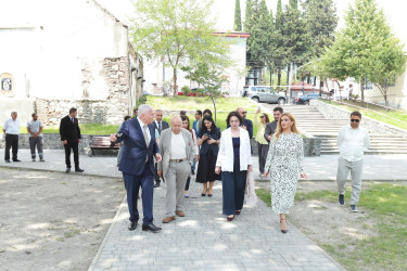 "Azərbaycanın UNESCO Dünya İrsi Yolu: İçərişəhərdən Şəkiyə” adlı tədbirin iştirakçıları Şəki şəhərində aparalan bərpa, yenidənqurma işləri ilə tanış olublar