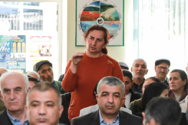 Şəki Şəhər İcra Hakimiyyətinin başçısı Elxan Usubov Aydınbulaq kəndində səyyar qəbul keçirib