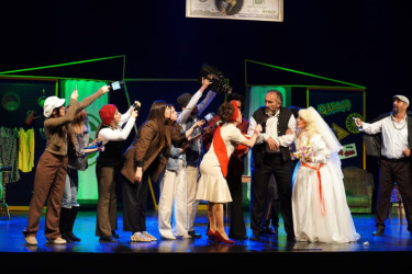 Şəki teatrında “Varlı qadın” tamaşasına ictimai baxış olub