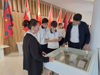 9 Noyabr - Dövlət Bayrağı Günü ərəfəsində məktəblilərin Dövlət Rəmzləri Muzeyinə ekskursiyaları təşkil edilib