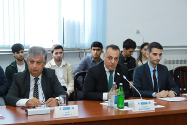 Xalq şairi Bəxtiyar Vahabzadənin 100 illiyinə həsr olunmuş konfrans keçirilib