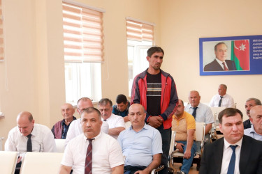 Şəki Şəhər İcra Hakimiyyətinin başçısı Elxan Usubov Cəyirli kəndində səyyar qəbul keçirib.