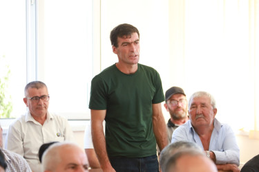 Şəki Şəhər İcra Hakimiyyətinin başçısı Elxan Usubov Göybulaq kəndinin sakinləri ilə görüşüb