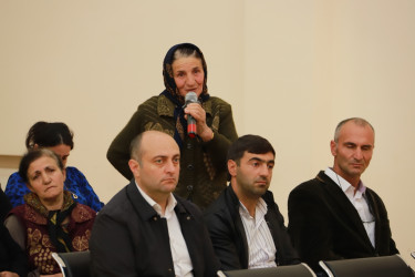 Şəki Şəhər İcra Hakimiyyətinin başçısı Elxan Usubov Baş Zəyzid kəndinin sakinləri ilə görüşüb