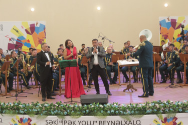 DSX-nin Nümunəvi Hərbi Orkestri “İpək Yolu” Beynəlxalq Musiqi Festivalının səhnəsində