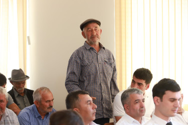 Göybulaq kəndində Şəki Şəhər İcra Hakimiyyətinin başçısı Elxan Usubovun  sakinlərlə görüşü keçirilib.