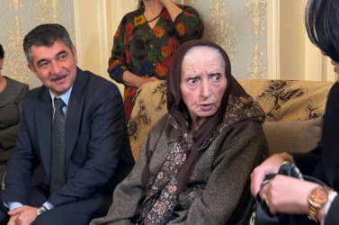 Şəkidə qocaman pedaqoq Afərdə Əmrahovanın 100 yaşı qeyd olunub