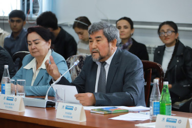 Xalq şairi Bəxtiyar Vahabzadənin 100 illiyinə həsr olunmuş konfrans keçirilib