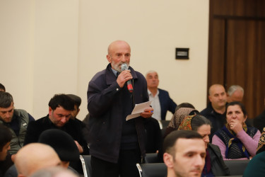 Şəki Şəhər İcra Hakimiyyətinin başçısı Elxan Usubov Baş Zəyzid kəndinin sakinləri ilə görüşüb