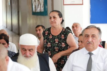 Şəki Şəhər İcra Hakimiyyətinin başçısı Elxan Usubov Böyük Dəhnə kəndinin sakinləri ilə görüşüb