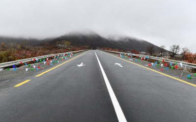 Prezident İlham Əliyev Oğuz-Şəki avtomobil yolunun yenidənqurmadan sonra açılışında iştirak edib VİDEO