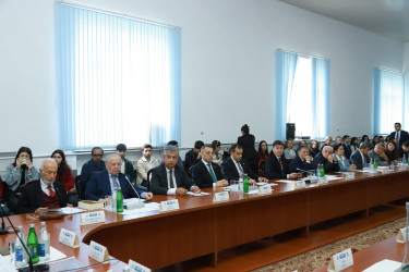 Xalq şairi Bəxtiyar Vahabzadənin 100 illiyinə həsr olunmuş konfrans keçirilib