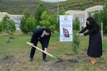 27 sentyabr - Anım Gününun beşinci ildönümü ilə bağlı Şəkidə Vətən müharibəsi şəhidlərinin xatirəsi yad edilib və ağacəkmə aksiyası təşkil olunub