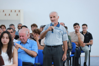 Şəki Şəhər İcra Hakimiyyətinin başçısı Elxan Usubov Qoxmuq kəndinin sakinləri ilə görüşüb