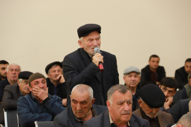 Şəki Şəhər İcra Hakimiyyətinin başçısı Elxan Usubov Baş Zəyzid kəndinin sakinləri ilə görüşüb