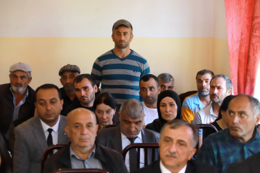 Şəki Şəhər İcra Hakimiyyətinin başçısı Elxan Usubov Daşüz kəndində səyyar qəbul keçirib