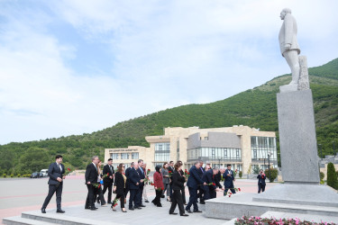 Şəki şəhərində Xalq şairi Bəxtiyar Vahabzadənin anadan olmasının 100 illiyinə həsr olunmuş konfrans keçirilib