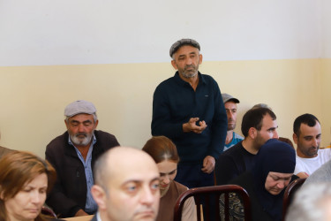 Şəki Şəhər İcra Hakimiyyətinin başçısı Elxan Usubov Daşüz kəndində səyyar qəbul keçirib