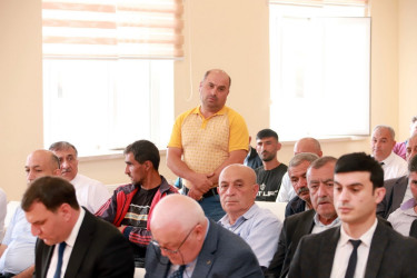 Şəki Şəhər İcra Hakimiyyətinin başçısı Elxan Usubov Cəyirli kəndində səyyar qəbul keçirib.