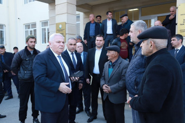 Şəki Şəhər İcra Hakimiyyətinin başçısı Elxan Usubov Qozlubulaq kəndində səyyar qəbul keçirib.