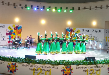 Qazaxıstanın folklor və rəqs ansambllarının Şəki festivalında çıxışı maraqla qarşılanıb