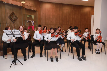 Şəkidə Azərbaycanın görkəmli rəssamı Mirzə Qədim İrəvaninin 200 illik yubileyi ilə bağlı rəsm sərgisi təşkil olunub