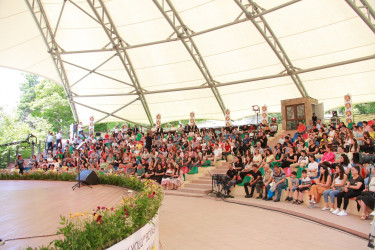 “İpək Yolu” festivalı çərçivəsində Şəkinin “Zirvə” ansamblının konserti maraqla qarşılanıb