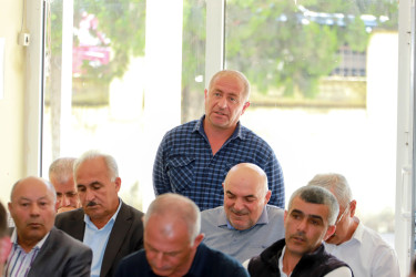 Şəki Şəhər İcra Hakimiyyətinin başçısı Elxan Usubov Aydınbulaq kəndinin sakinləri ilə görüşüb
