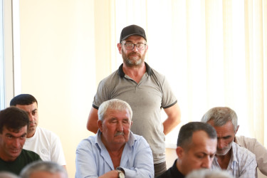 Şəki Şəhər İcra Hakimiyyətinin başçısı Elxan Usubov Göybulaq kəndinin sakinləri ilə görüşüb