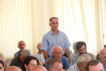 Göybulaq kəndində Şəki Şəhər İcra Hakimiyyətinin başçısı Elxan Usubovun  sakinlərlə görüşü keçirilib.