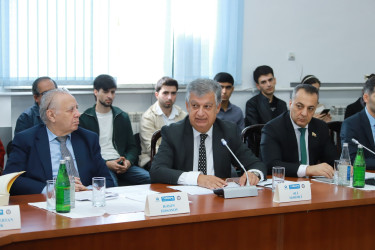 Xalq şairi Bəxtiyar Vahabzadənin 100 illiyinə həsr olunmuş konfrans keçirilib