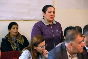 Şəki Şəhər İcra Hakimiyyətinin başçısı Elxan Usubov Dərəcənnət kəndində səyyar qəbul keçirib