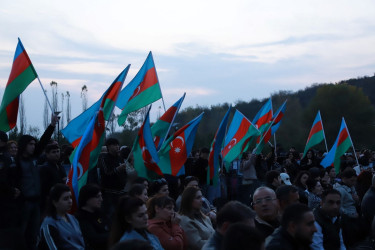 Şəkidə Zəfər Gününün beşinci ildönümü münasibətilə möhtəşəm konsert proqramı və atəşfəşanlıq təşkil olunub