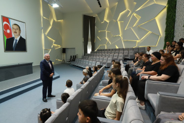 Şəki Şəhər İcra Hakimiyyətinin başçısı Elxan Usubov yeni tədris ilinin başlanması münasibətilə məktəbli şəhid və qazi övladları ilə görüşüb