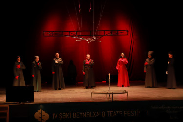 Şəki festivalında Qazaxıstan teatrı tamaşaçılara Bəxtiyar Vahabzadənin əsərini təqdim edib